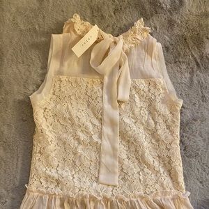 Adiva Lace Sleevless Tie-back Blouse